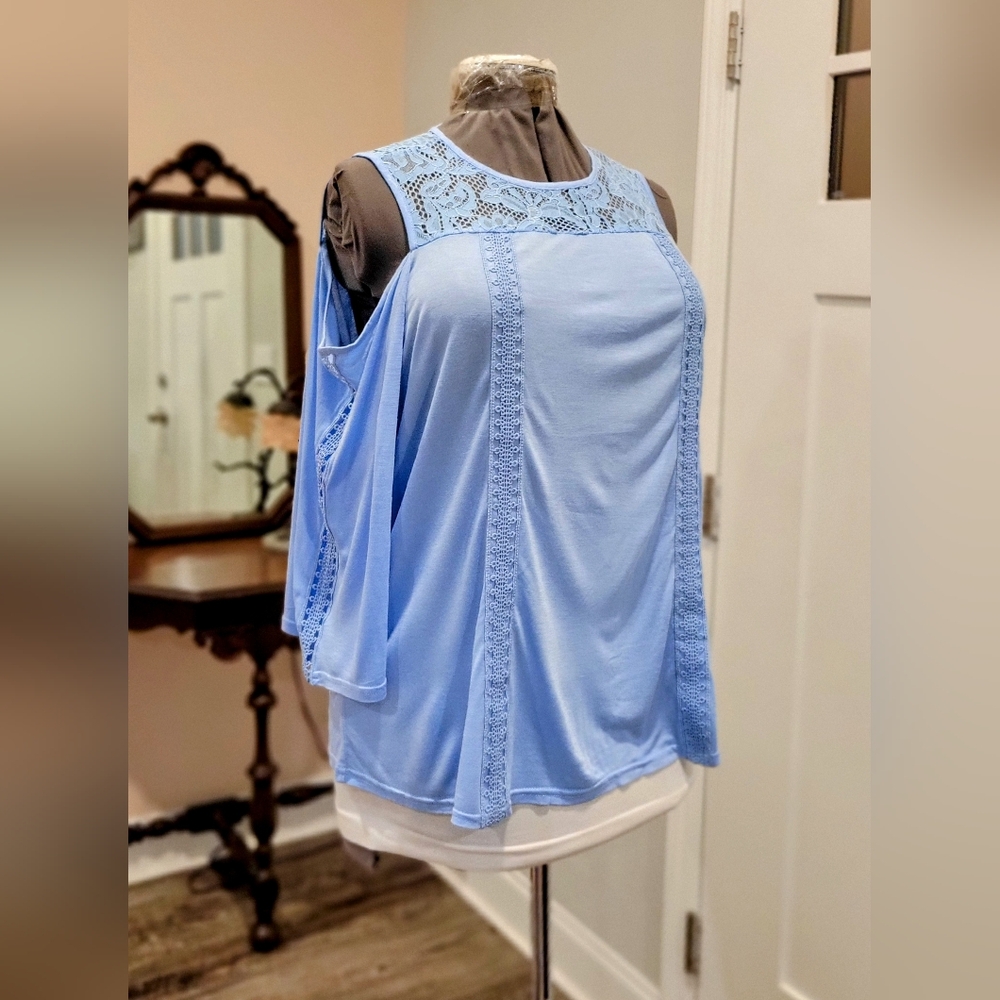 NWT 1X Belldini Cold Shoulder Lace/Viscose Top